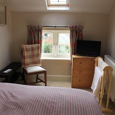 The Old Bakery Barn Bed & Breakfast Pattishall ภายนอก รูปภาพ