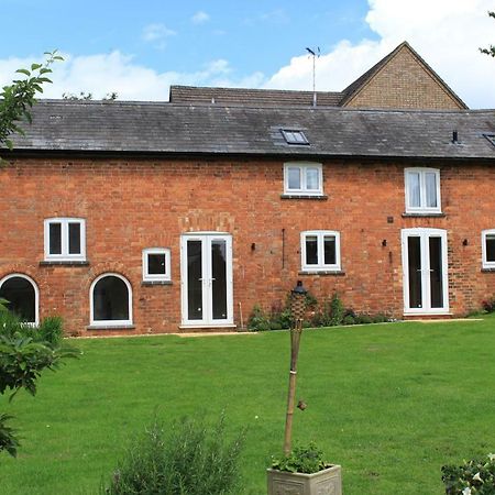 The Old Bakery Barn Bed & Breakfast Pattishall ภายนอก รูปภาพ