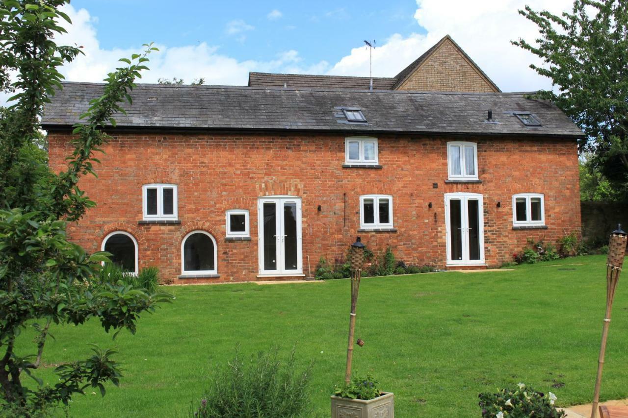 The Old Bakery Barn Bed & Breakfast Pattishall ภายนอก รูปภาพ