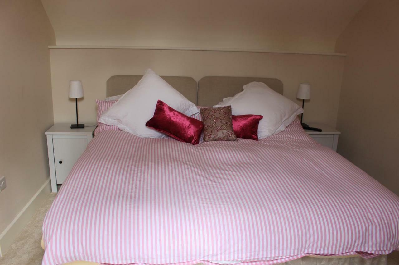 The Old Bakery Barn Bed & Breakfast Pattishall ภายนอก รูปภาพ