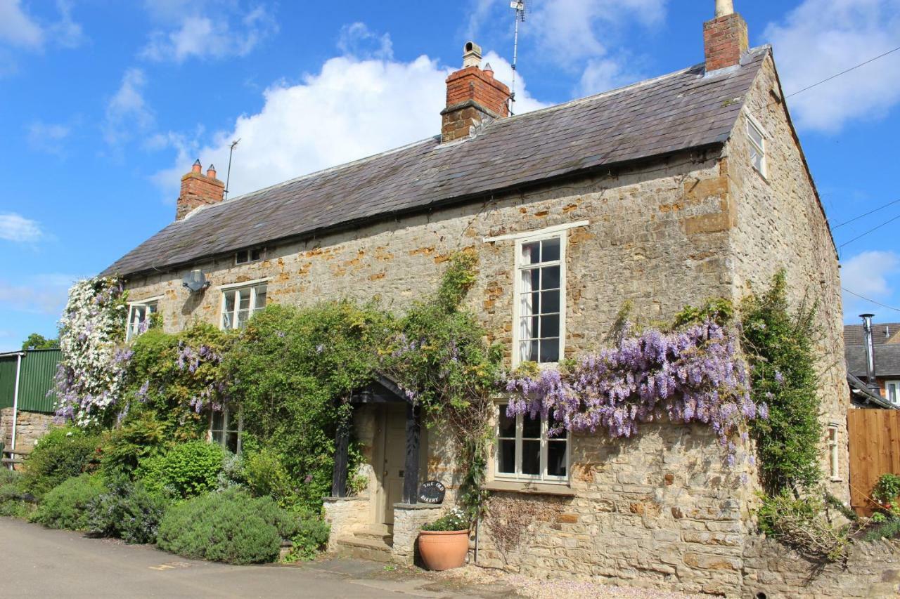 The Old Bakery Barn Bed & Breakfast Pattishall ภายนอก รูปภาพ
