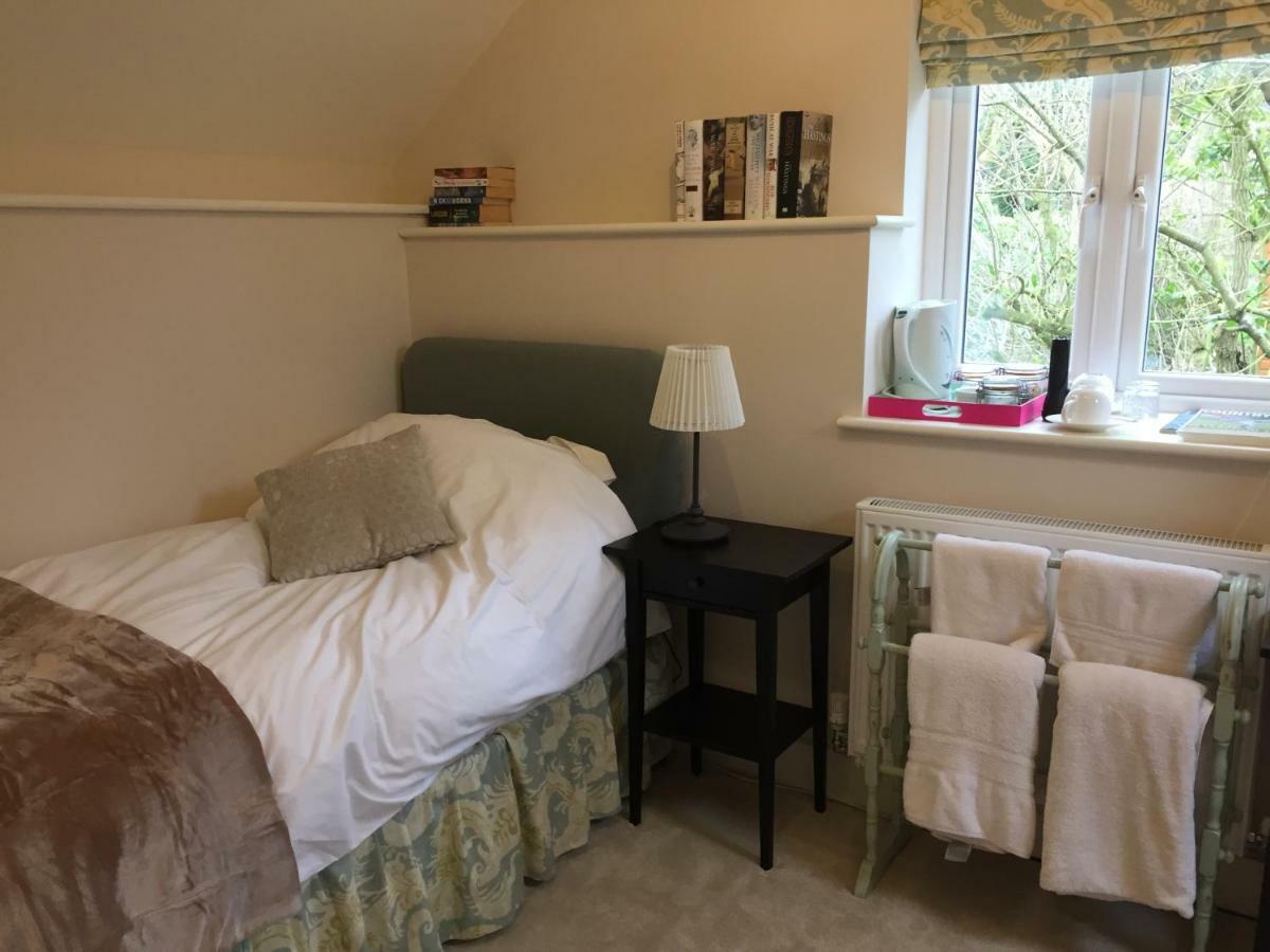 The Old Bakery Barn Bed & Breakfast Pattishall ภายนอก รูปภาพ