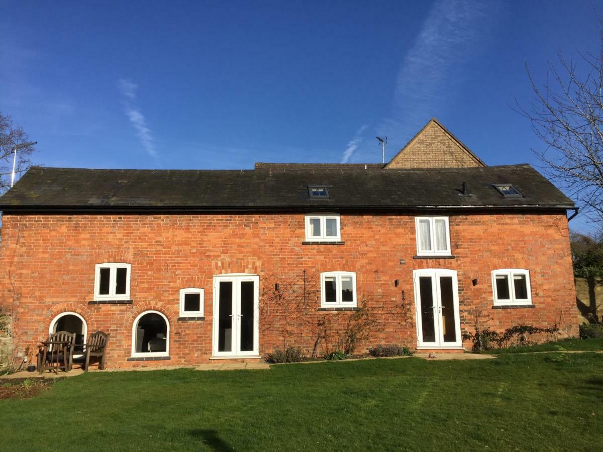 The Old Bakery Barn Bed & Breakfast Pattishall ภายนอก รูปภาพ