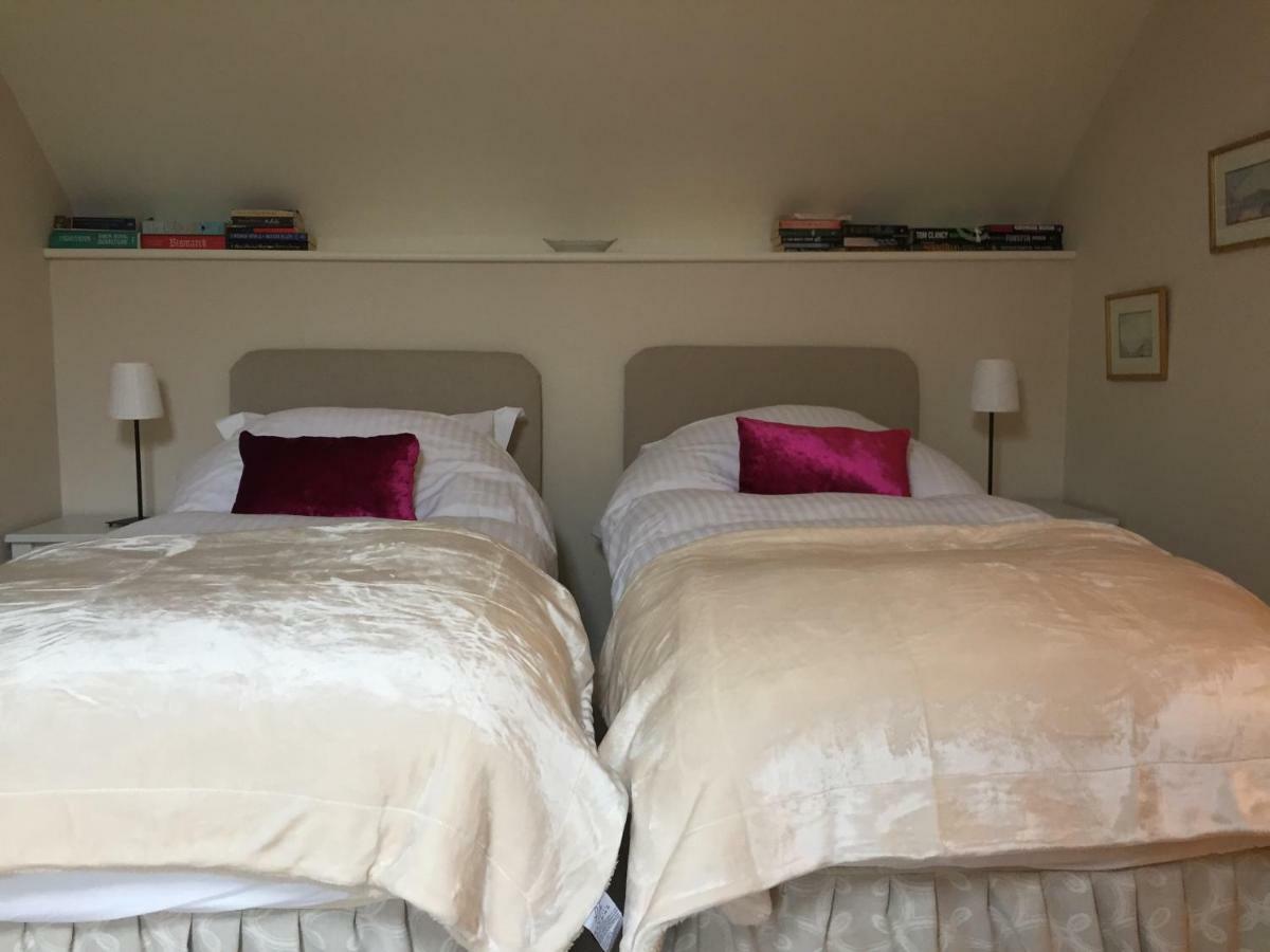 The Old Bakery Barn Bed & Breakfast Pattishall ภายนอก รูปภาพ
